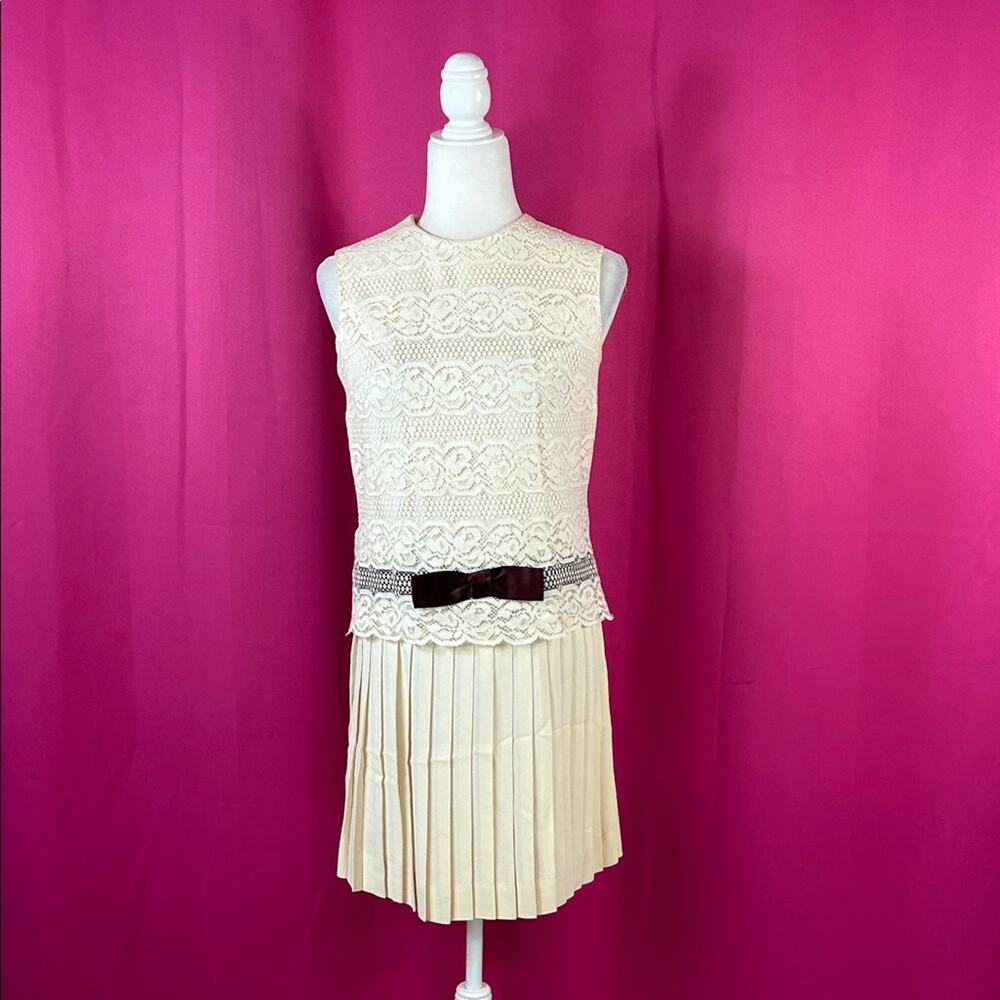 Vintage 60s Vicky Vaughn Jr lace and pleats mod drop waist dress, size 9